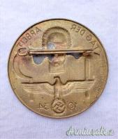 Spilla tedesca d'epoca nazista concessa dal NSDAP ai lavoratori tedeschi il 1 maggio 1934 Spilla tedesca d'epoca nazista concessa dal NSDAP ai lavoratori tedeschi il 1 maggio 1934