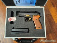 SIG-Sauer P 220 jubileum .45 ACP SIG-Sauer P 220 jubileum .45 ACP