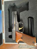 SIG-Sauer P 220 jubileum .45 ACP SIG-Sauer P 220 jubileum .45 ACP