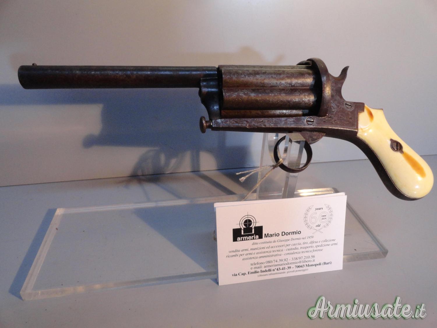 Antico revolver cal. 9 m/m a spillo Antico revolver cal. 9 m/m a spillo