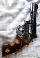 Smith & Wesson 617 .22 LR Long Rifle Smith & Wesson 617 .22 LR Long Rifle