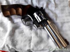Smith & Wesson 617 .22 LR Long Rifle Smith & Wesson 617 .22 LR Long Rifle
