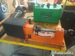 LYMAN Tornio motorizzato con testina universale. LYMAN Tornio motorizzato con testina universale.