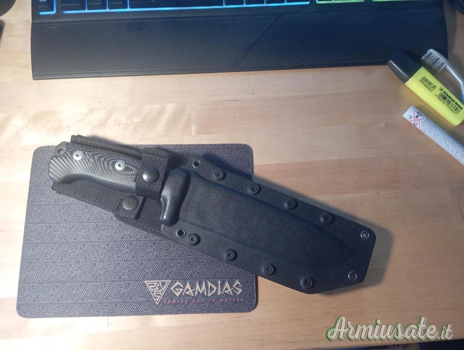 Coltello nuovo M7 lionsteel come da foto Coltello nuovo M7 lionsteel come da foto