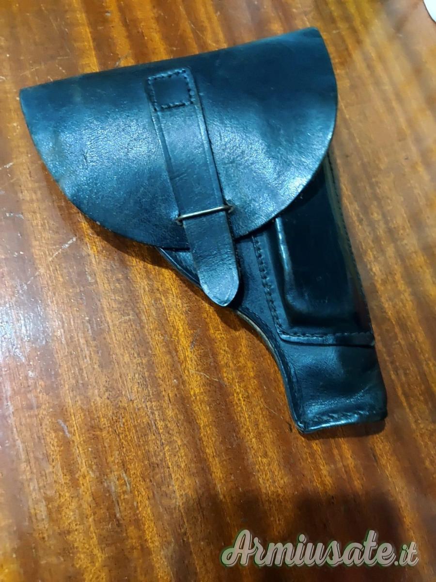 Fondina Beretta Modello 34 in cuoio nero Fondina Beretta Modello 34 in cuoio nero