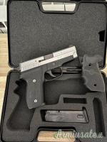 SIG-Sauer P229 .40 Smith & Wesson | Auto  |  10 x 21 mm