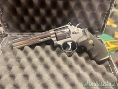 Smith & Wesson 617 .22 LR Long Rifle