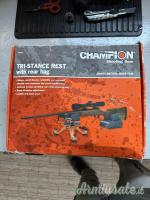 Champion tri-stance rest