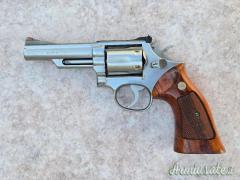Revolver Smith e Wesson modello 66 cal 357 mag canna 4 pollici spinata ottime condizioni