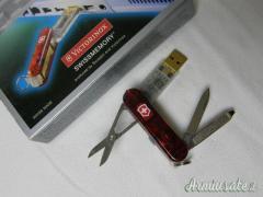 COLTELLO_ VICTORINOX >SWISS MEMORY