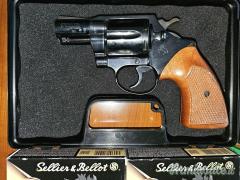 Sig Sauer P232 e revolver Colt Detecive più munizioni e accessori