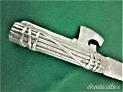 Tagliacarte d'epoca fascista seconda metà degli anni '30 a forma di fascio littorio in alluminio