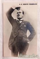 Cartolina fotografica epoca fascista che ritrae il DUCE Benito Mussolini smorfie durante discorsi