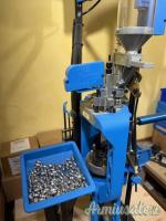 Dillon XL650 + Quick-Feeder + 5 Conversion Kits + Mounting Base (pari al nuovo)