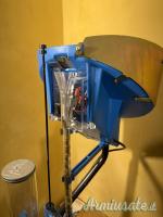 Dillon XL650 + Quick-Feeder + 5 Conversion Kits + Mounting Base (pari al nuovo)