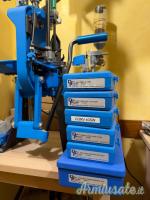 Dillon XL650 + Quick-Feeder + 5 Conversion Kits + Mounting Base (pari al nuovo)