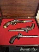 Cofanetto con 3 Pistole a Percussione d’Epoca – XIX Secolo – Da Collezione