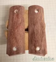 Guancette artigianali 1911A1 e cloni