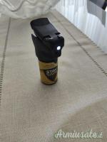 SPRAY ANTI AGGRESSIONE CON TORCIA INTEGRATA E CLIP DA CINTURA