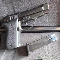 Beretta - Bruni 84 FS - 9mm. A salve