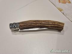 Coltello pieghevole con palco di cervo