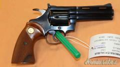 Revolver Colt Diamondback Cal. 38SP.