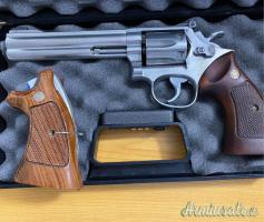 Smith & Wesson 617 .22 LR Long Rifle