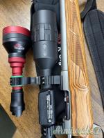 ATN X-SIGHT 4K PRO 5-20 con illuminatore e attacchi