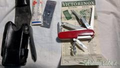 Victorinox con kit Survivor e custodia in cuoio