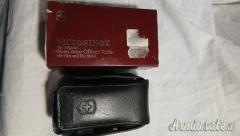 Victorinox con kit Survivor e custodia in cuoio