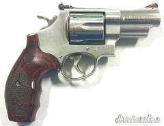 Smith & Wesson 629 Deluxe .44 Remington Magnum