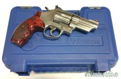Smith & Wesson 629 Deluxe .44 Remington Magnum
