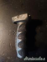 Impugnatura verticale caa