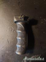 Impugnatura verticale caa