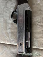 Benelli 121 12 inciso con legni in radica d’ulivo.