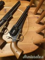 Rivoltelle Uberti, Navy e Dakota.