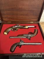 Cofanetto con 3 Pistole a Percussione d’Epoca – XIX Secolo – Da Collezione