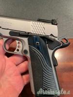 Smith & Wesson performance center