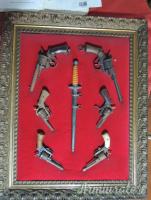 Collezione di armi antiche lunghe, corte e lame