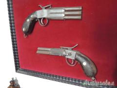 Collezione di armi antiche lunghe, corte e lame