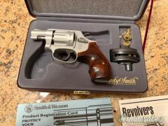 Smith & Wesson 317 Ladysmith .22 LR Long Rifle