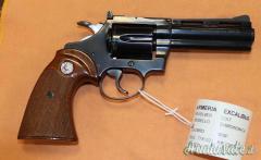 Revolver Colt Diamondback Cal. 38SP.