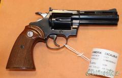 Revolver Colt Diamondback Cal. 38SP.