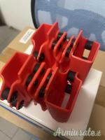 Porta caricatori con viti regolabili