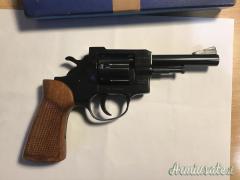 Revolver calibro 320 lungo.