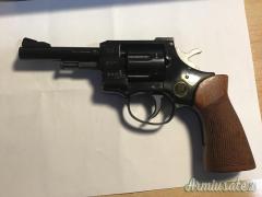 Revolver calibro 320 lungo.