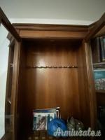 ARMADIO IN LEGNO AD ANGOLO CON LIBRERIA E PORTAFUCILI