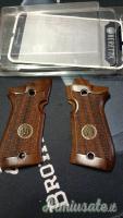 Guancette Beretta in legno per modelli 84FS 81FS nuove