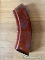 Vendo 2 CARICATORI AK AKM-47 Arsenali URSS ultimo tipo Bakelite