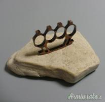 Tirapugni in acciaio temprato brunito con punte quadrate Mod.Tpq/b